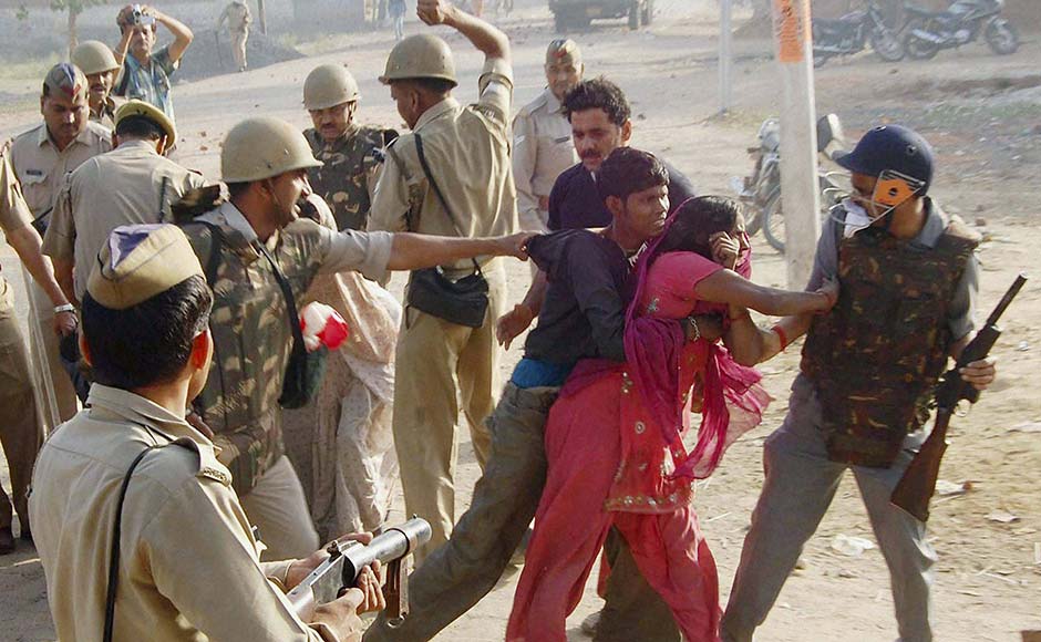 भारतीय पुलिस को क्रूर, भ्रष्ट, सांप्रदायिक, जातिवादी और मानवाधिकार उल्लंघनकारी क्यों माना जाता है