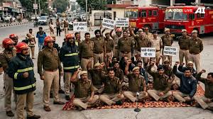 हरियाणा में 29 दिन से धरने पर 2 हजार फायरकर्मी, 10 मई से राज्यभर में चक्का-जाम की चेतावनी