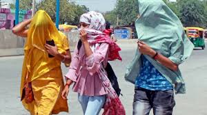 UP Weather : आग की भट्टी की तरह झुलस रहा यूपी, आगरा समेत 21 जिलों में हीटवेव का रेड अलर्ट, दो दिन बेहद भारी