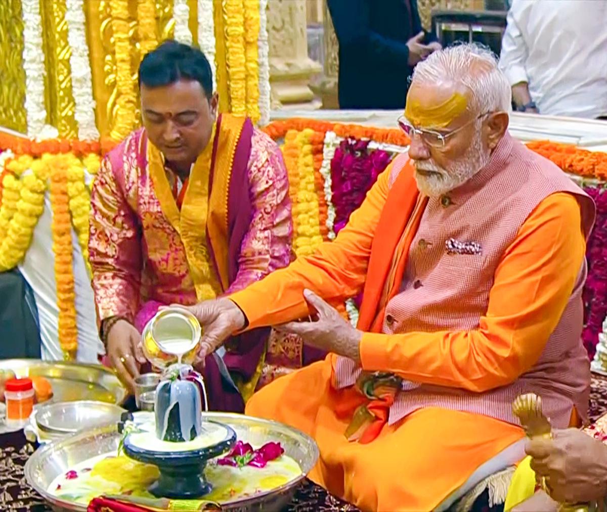 सोमनाथ मंदिर में आयोजित’अमृत पर्व’ कार्यक्रम में शामिल हुए पीएम मोदी