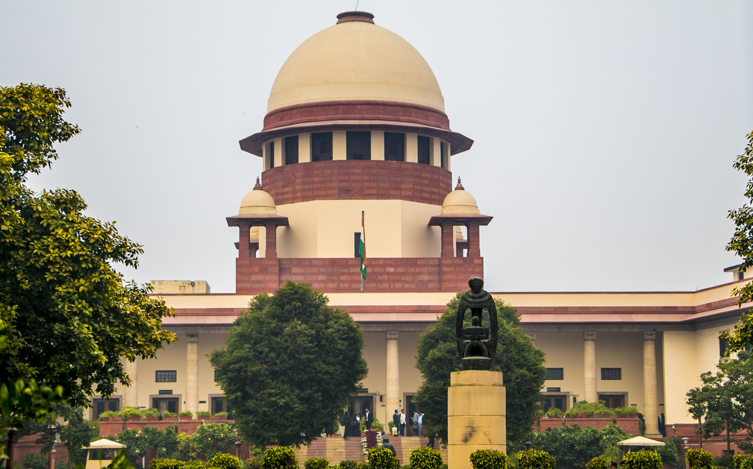 आधार कार्ड का इस्तेमाल केवल पहचान के लिए हो, याचिका पर सुप्रीम कोर्ट ने केंद्र और राज्यों को जारी किया नोटिस