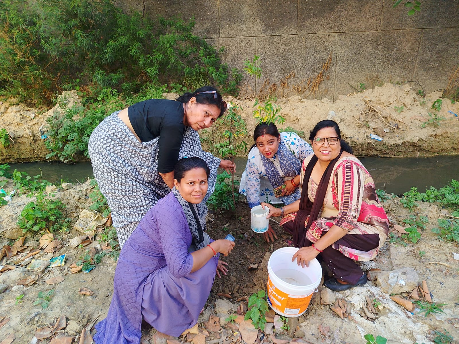 अंतरराष्ट्रीय विश्व पर्यावरण दिवस व बाल दिवस पर जनवादी महिला समिति ने किया पौधरोपण, बच्चों में बांटी पर्यावरण की समझ