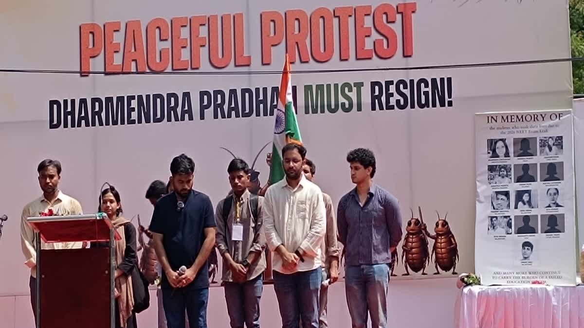 शिक्षा व्यवस्था से वायरस भगाओ: जंतर-मंतर पर ‘थाली बजाओ’ अभियान, धर्मेंद्र प्रधान के इस्तीफे की उठी तेज मांग