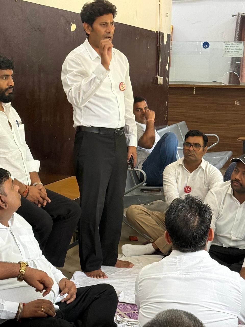 रजिस्टार कार्यालय के हड़ताली वकीलों एवं दस्तावेज लेखकों को किसान सभा का समर्थन, पुरानी रजिस्ट्री व्यवस्था बहाल करने की मांग