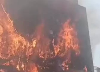 लखनऊ के अलीगंज में दुकान में लगी भीषण आग, ऊपर चल रही थी कोचिंग!