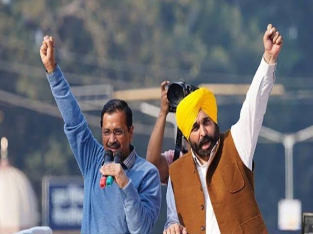 पंजाब चुनाव में कौन होगा AAP का मुख्यमंत्री पद का उम्मीदवार? केजरीवाल ने CM मान के सामने किया ऐलान