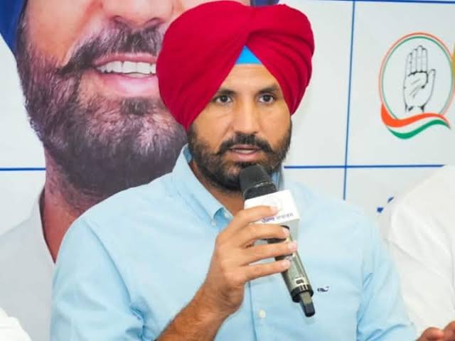 Punjab Politics: कांग्रेस की बैठक से आया बड़ा अपडेट, जा सकती है राजा वडिंग की कुर्सी?  