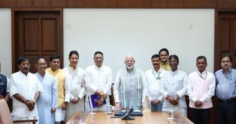 बिना इस्तीफा दिए निर्वाचित जनप्रतिनिधियों का दल बदल जनता के साथ विश्वासघात!