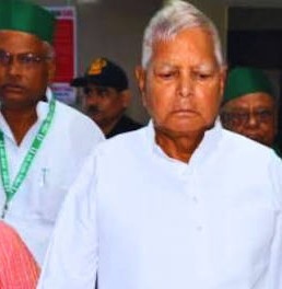 Lalu Yadav News: न कोई गनमैन, न एस्कॉर्ट, बिना सुरक्षा के पटना की सड़कों पर निकले लालू यादव, मची हलचल