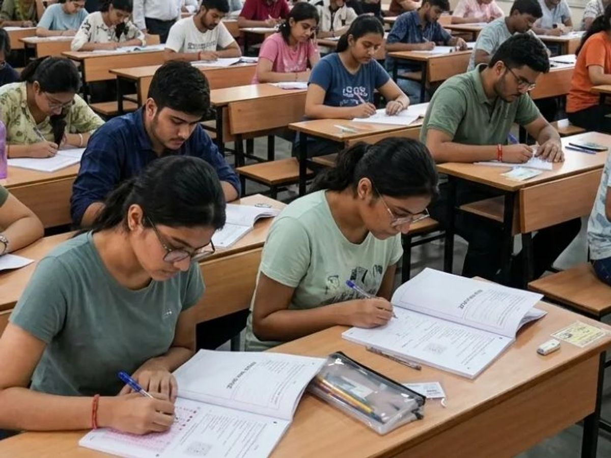 Explained: NEET UG री-एग्जाम पेपर खत्म, सवाल अधूरे! अंडरगारमेंट्स में फोन से लेकर हिजाब तक कैसे बना बवाल?