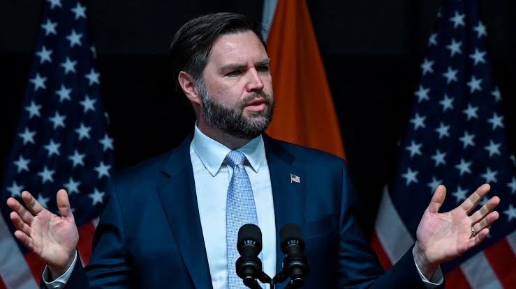US-Pak Relations: ‘हम पाकिस्तान से प्यार करते हैं’, जेडी वेंस की बात सुनकर भड़क गए अमेरिकी नेता, बोले- ‘ये वही हैं, जिन्होंने…’