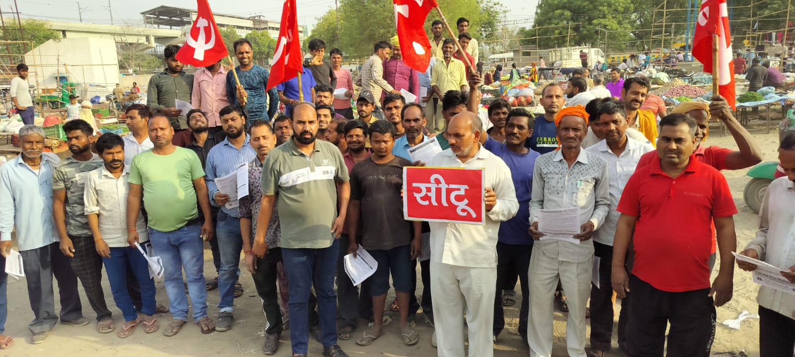 65 कमरों में 250 लोग, न निकास न सुरक्षा – गरीब की जान इतनी सस्ती क्यों? – गंगेश्वर दत्त शर्मा, सीटू