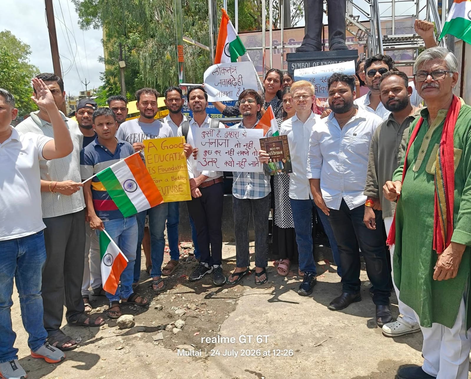 युवाओं की ऐतिहासिक जीत – तानाशाही की हार, लोकतंत्र ताकतवर हुआ!