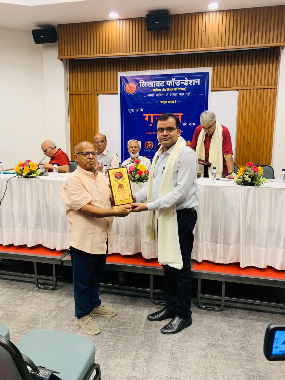 लिखावट साहित्य – सम्मान से सम्मानित हुए युवा आलोचक नीरज कुमार मिश्र