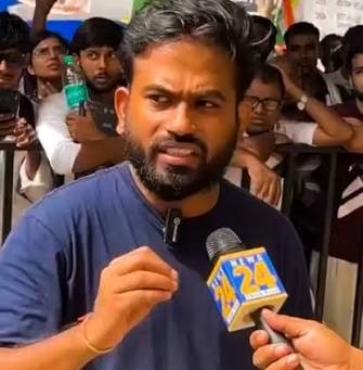 सोनम वांगचुक को हटाए जाने के बाद भूख हड़ताल पर बैठे अभिजीत दीपके, मंच पर ही रो पड़े CJP चीफ 