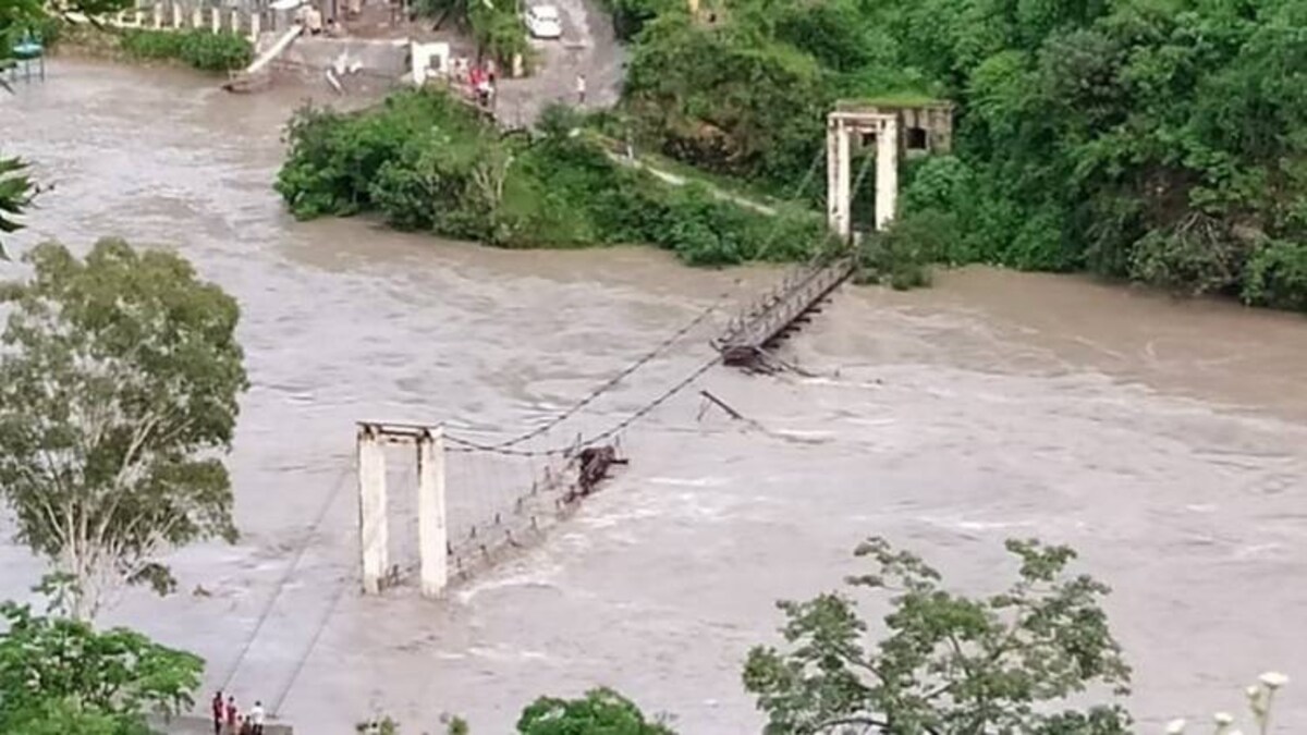 हिमाचल में भारी बारिश के चलते चंद्रभागा नदी उफान पर, जोबरंग पुल डूबा, कई गांवों का संपर्क टूटा