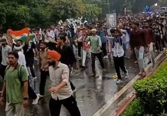 तुगलकी निर्णय ले रही सरकार, लोगों का दिल्ली ऑफिस जाना किया मुश्किल! 