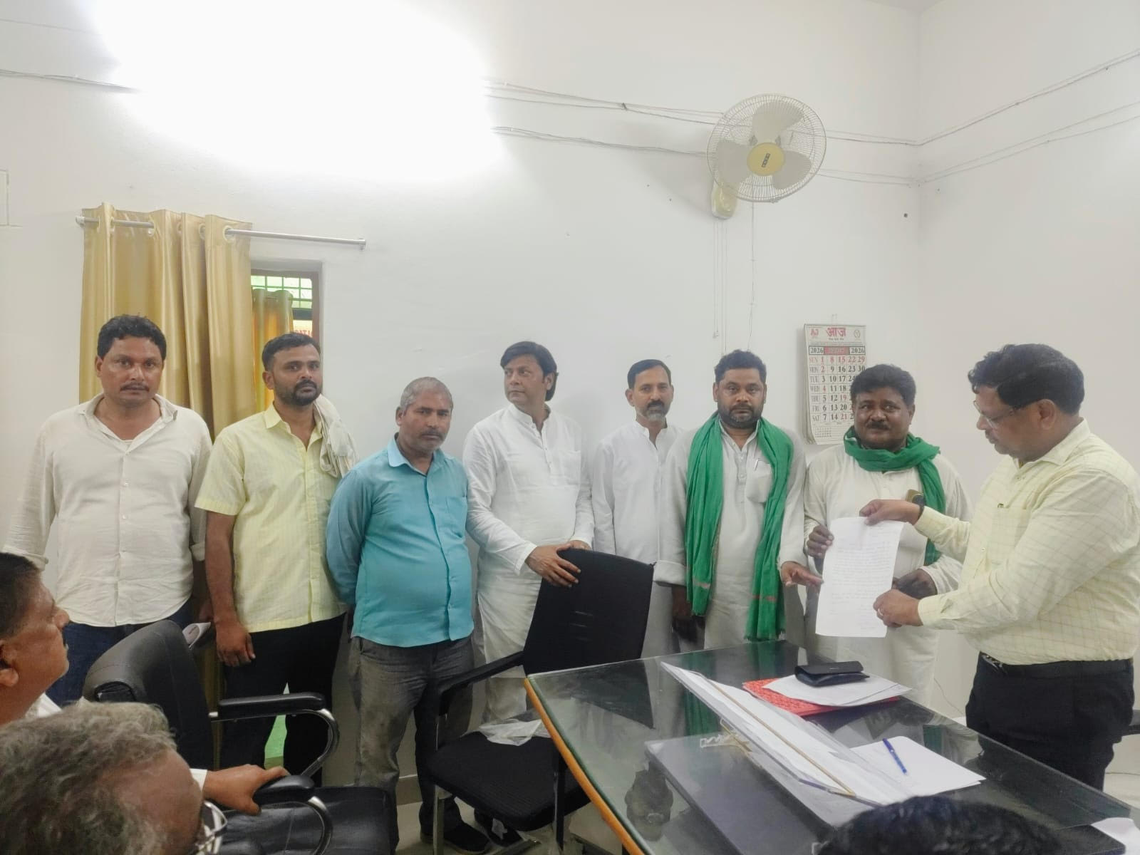  मुख्यमंत्री को सम्बोधित ज्ञापन एसडीएम फूलपुर को सौंपा