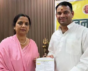 तेज प्रताप यादव की प्रत्याशी वीणा मानवी गिरफ्तार, बांकीपुर से नामांकन के बाद पुलिस ने पकड़ा