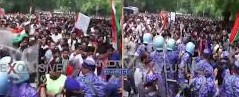 जंतर-मंतर पर लाठीचार्ज से दिल्ली पुलिस ने किया इनकार, प्रदर्शनकारियों पर लाठियां भांजने के आए थे कई वीडियो