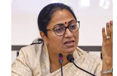 छात्रों पर नहीं, आपराधिक रिकॉर्ड वालों पर एक्शन- रेखा सरकार का ऐलान