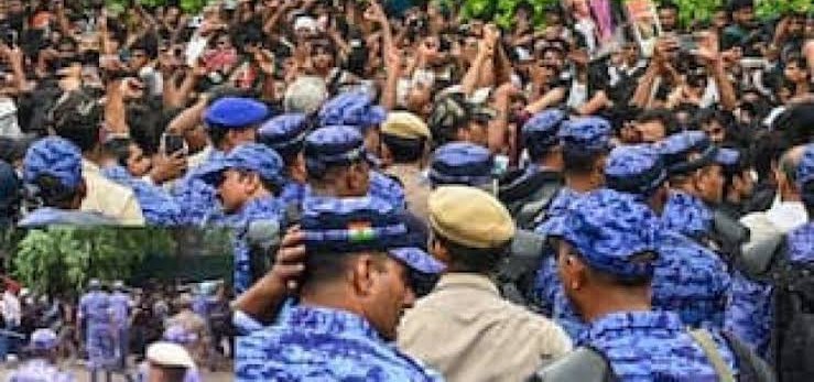 संसद कमेटी की बैठक में हंगामा, पैलेट गन पर चर्चा की उठी मांग