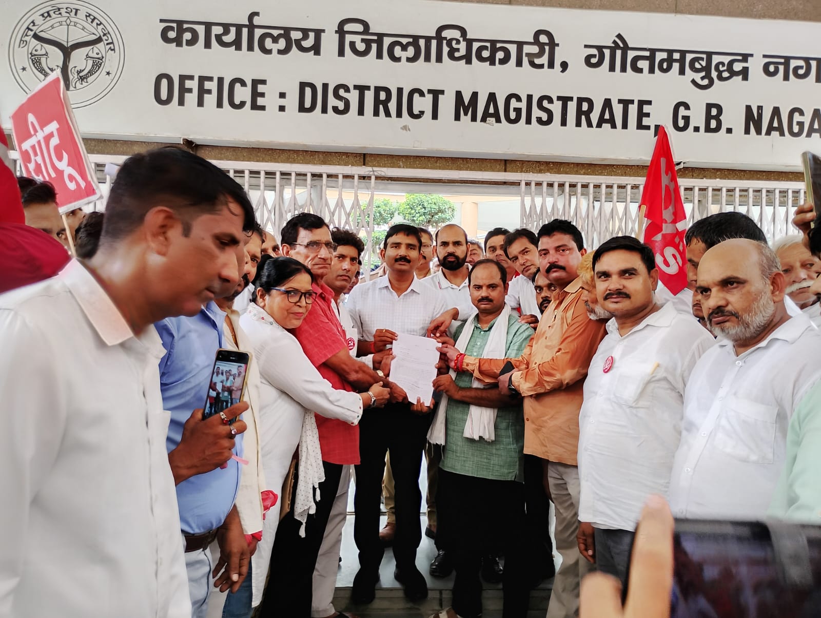 संयुक्त ट्रेड यूनियन मोर्चा व अखिल भारतीय किसान सभा का जिलाधिकारी कार्यालय पर जेल भरो आंदोलन