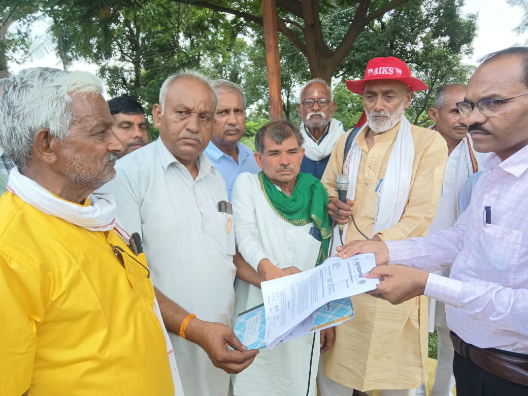एसकेएम ने धरने के बाद एसडीएम सिरमौर को राष्ट्रपति के नाम सौंपा ज्ञापन