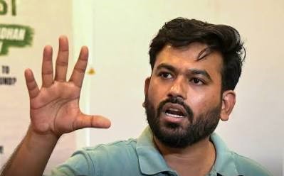 जयपुर: अभिजीत दीपके के दावे को गांव वालों ने बताया झूठा, कहा- ‘खुद तोड़े गाड़ियों के शीशे’