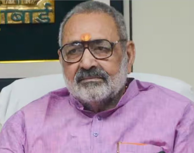 JPSC प्रोटेस्ट के बीच गिरिराज सिंह का अभिजीत दीपके पर हमला, ‘मुंह छिपाते फिर रहे’