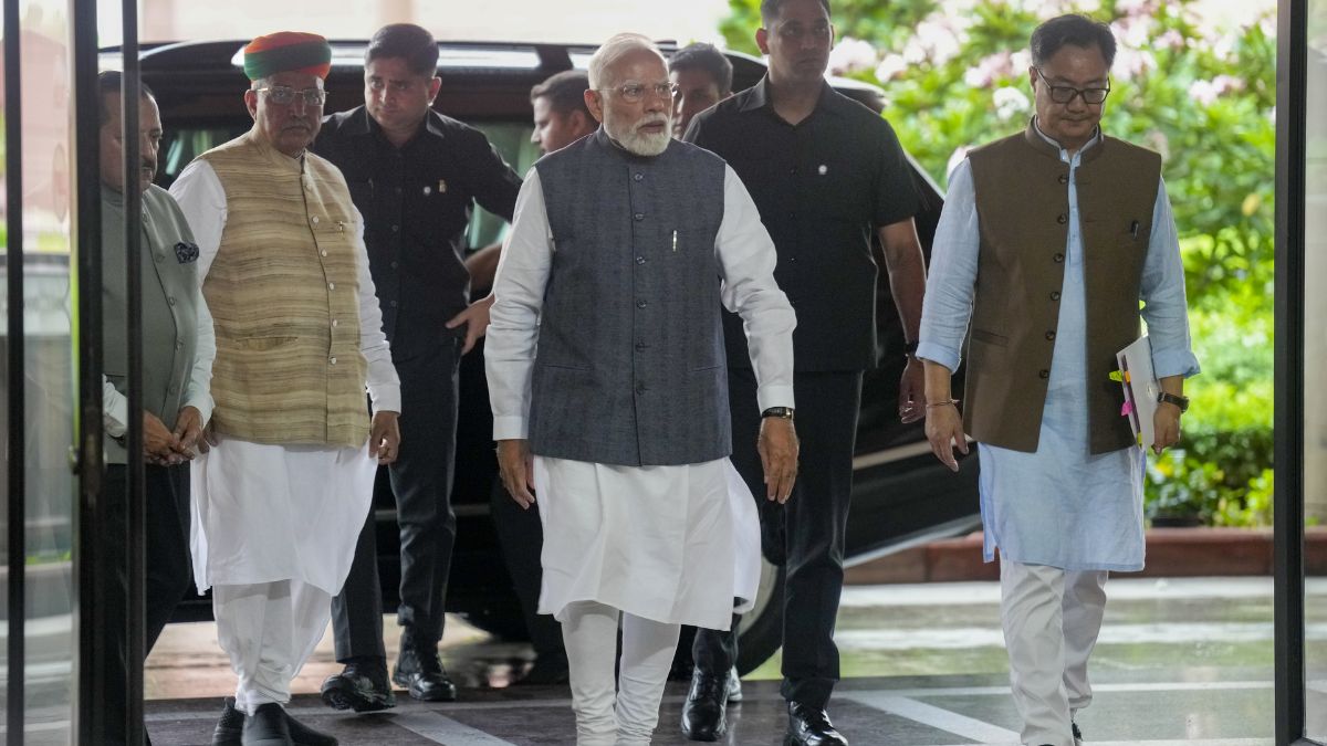 भारत में मोदी की NEET पॉलिसी और नए अमीर वर्ग के हित