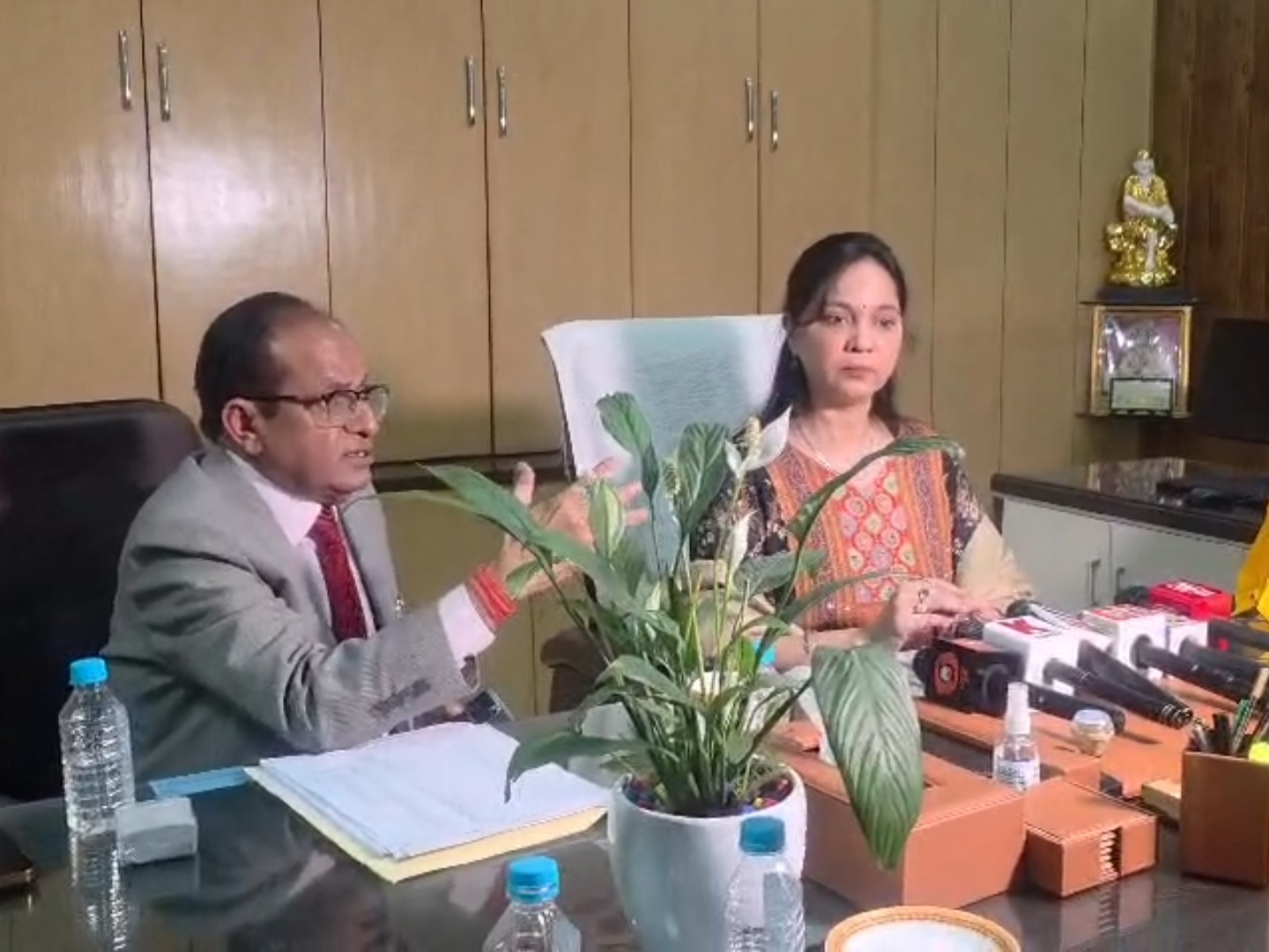 हिंद मेडिकल कॉलेज में ट्रस्ट की जंग! डॉ. रिचा मिश्रा ने लगाए गंभीर आरोप
