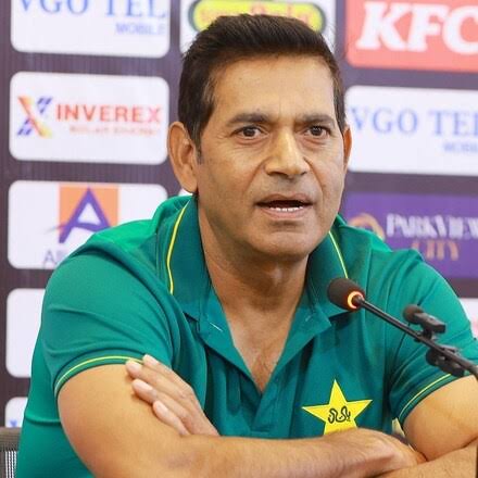 ‘दुनिया हम पर हंस रही है’, आकिब जावेद ने बताया PCB ने बीच सीरीज क्यों किए बदलाव