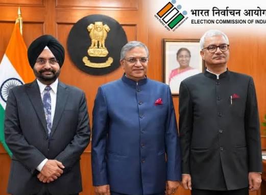 SIR प्रक्रिया पर बवाल पर आया चुनाव आयोग का जवाब – कहा – सभी काम कानून के मुताबिक हुए 
