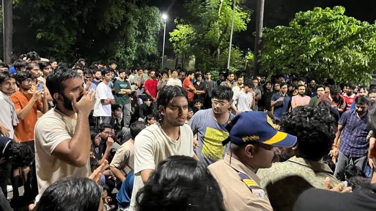 20 सालों में IIT कैंपस में हुईं इतनी मौतें, पूर्व छात्र ने डेटा जारी कर किया दावा