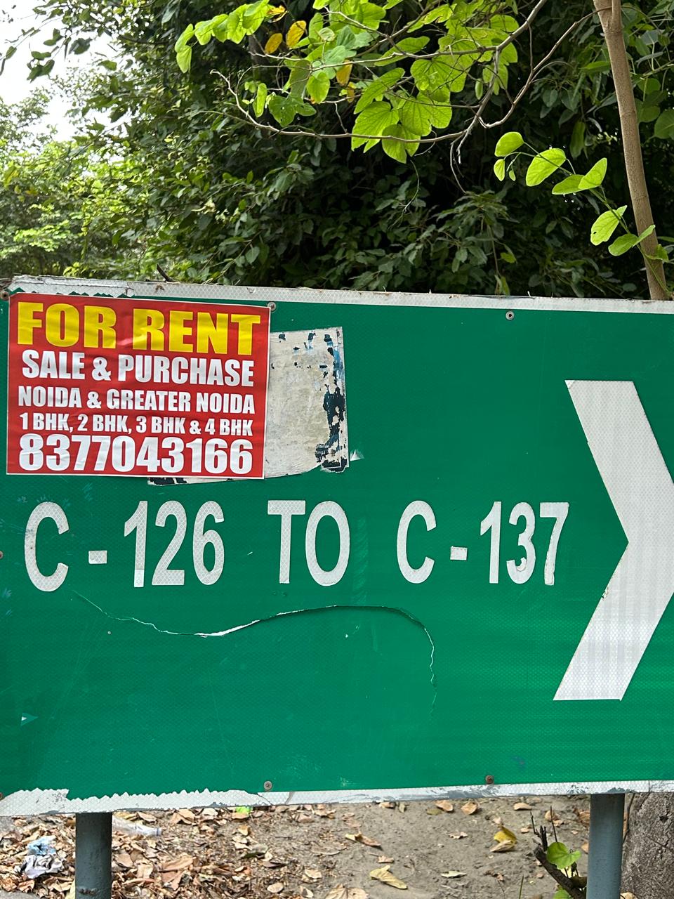 नोएडा-ग्रेटर नोएडा एक्सप्रेसवे के पहले एग्जिट पर साइन बोर्ड न होने से हादसे की आशंका; विज्ञापन के चक्कर में हटाया गया दिशा-सूचक बोर्ड