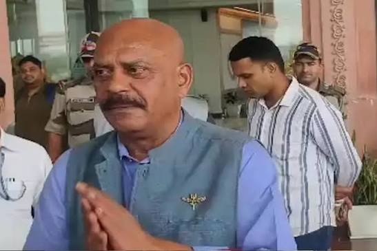 Ram Mandir : पत्रकारों को नहीं चंदा चोरी रोकिए पंडित जी!
