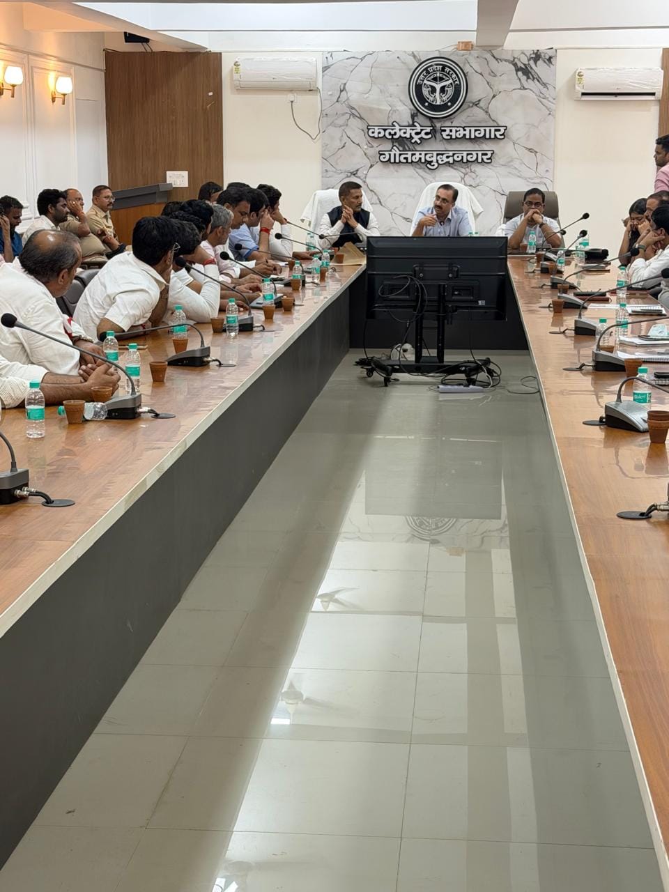किसान संघर्ष मोर्चा की तीनों प्राधिकरणों के CEO, जिलाधिकारी एवं जॉइंट पुलिस कमिश्नर के साथ तीन घंटे चली मैराथन बैठक