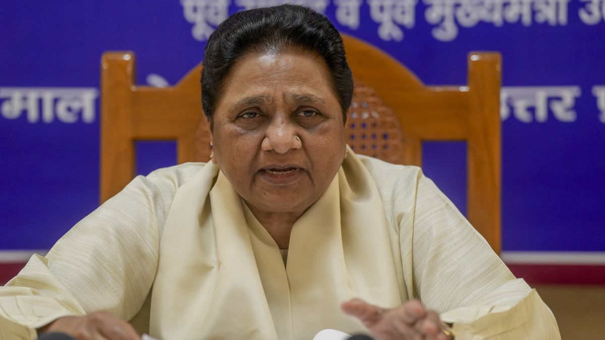 सहारनपुर में अवैध मस्जिद पर चला बुलडोजर, मायावती बोलीं- ‘यह सही नहीं है’