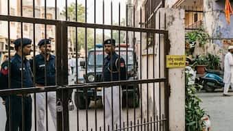क्या भारत में पुलिस किसी व्यक्ति को नजरबंद (House Arrest) कर सकती है?