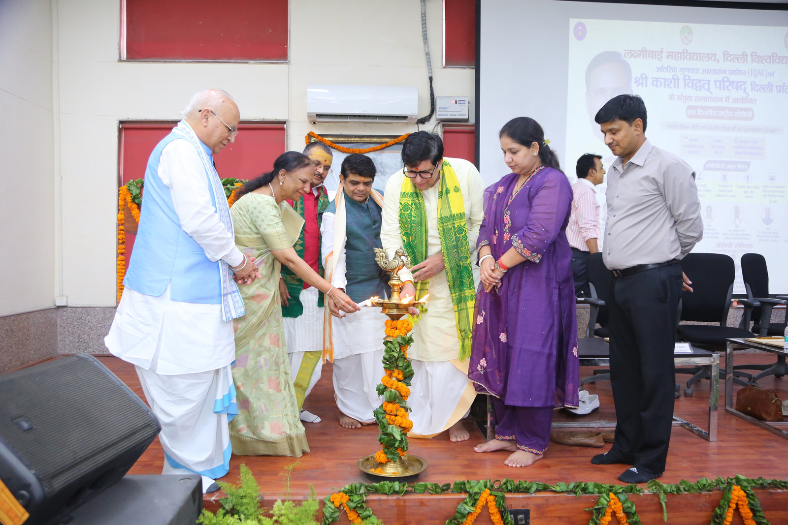 लक्ष्मीबाई महाविद्यालय में राष्ट्रीय संगोष्ठी संपन्न: विशेषज्ञों ने कहा-भारतीय ज्ञान परंपरा ही ‘विकसित भारत @2047’ का आधार