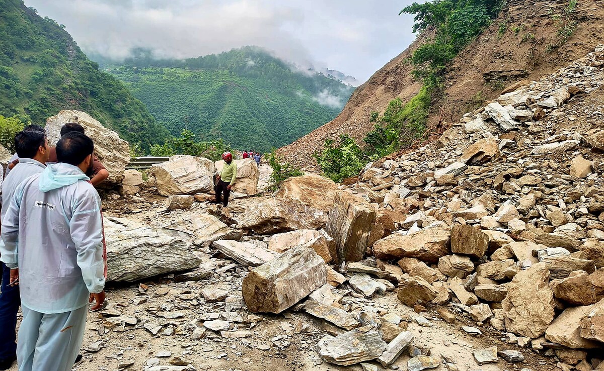 उत्तराखंड में बारिश का कहर, 8 लोगों की मौत; कई सड़कें बहीं