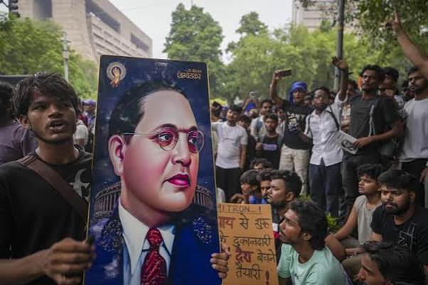 दलित चेतना और लोकतंत्र का संकट
