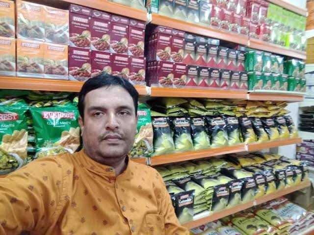 बाजारवाद का मायाजाल: जब सुंदरता भी बाजार की गुलाम हो गई