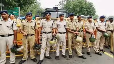 दिल्ली पुलिस की हिदायत का इश्तिहार!