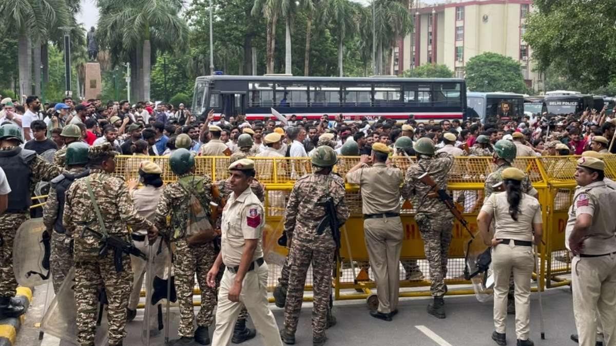 CJP प्रोटेस्ट में दिल्ली आ रहे कार्यकर्ताओं को पुलिस ने ट्रेन से उतारा, जमकर हुआ हंगामा