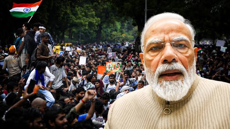 समाज को कौन बांट रहा है मोदी जी, हिन्दू-मुस्लिम करने वाला या फिर सरकार से मोर्चा लेने वाला ?