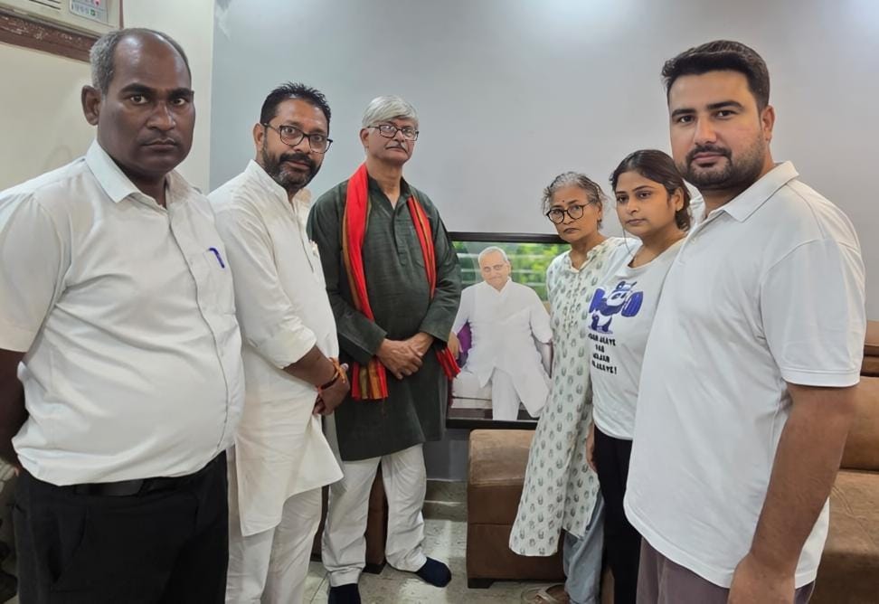 राकेश रफीक के परिवारजनों से मिलने बिलारी पहुंचे डॉ. सुनीलम